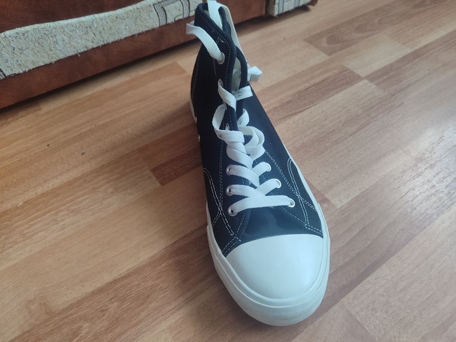 Vând Converse H&M