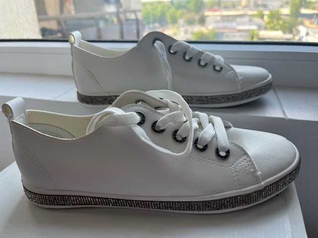 Pantofi sport albi, marimea 39