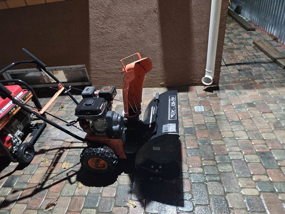 Снегоуборочная машина  Тотал Тулс СБ7