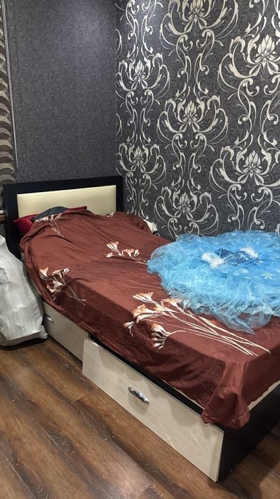 Продам спальный гарнитур