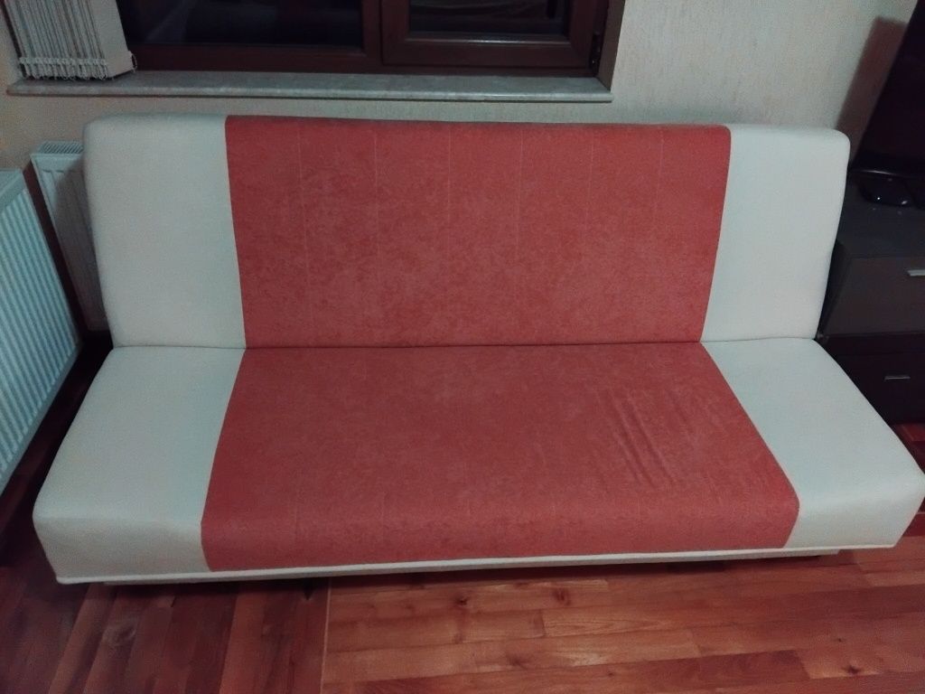 Продавам-разтегателен диван
