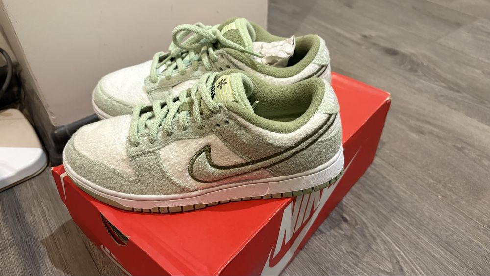 Маратонки от плюш Nike нови