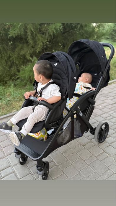 Коляска двойная.