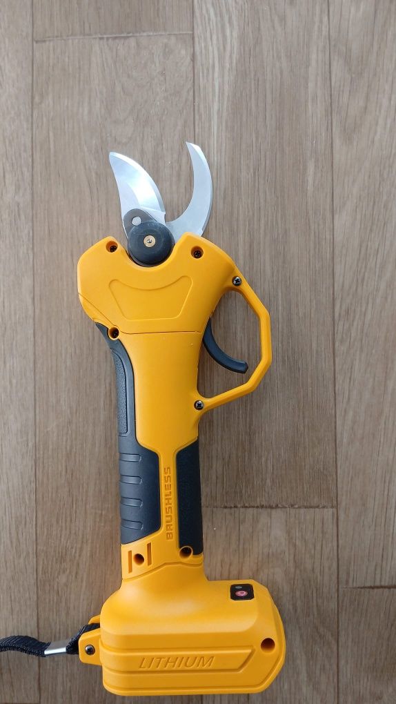 foarfeca electrica pt baterii makita milwaukee si dewalt