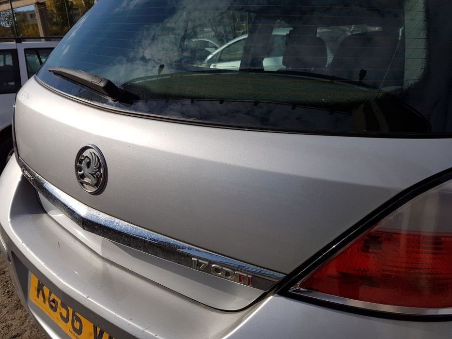 Hayon / Haion / Portbagaj cu Luneta Opel Astra H Hatchback 2004-2010 cod culoare Z157