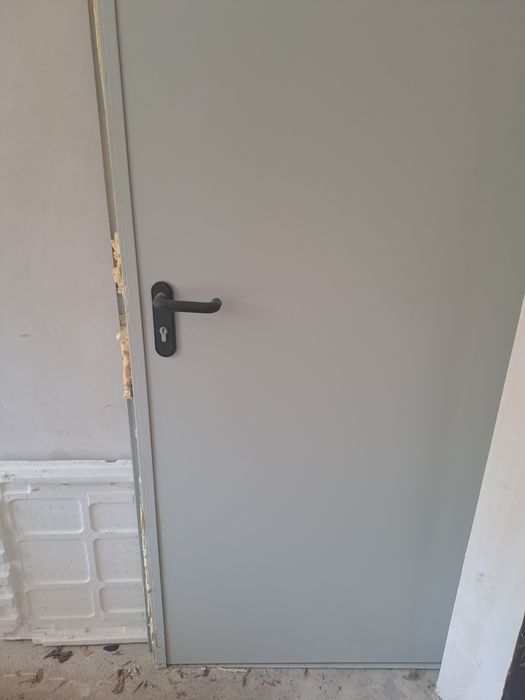 Врата за апартамент главно