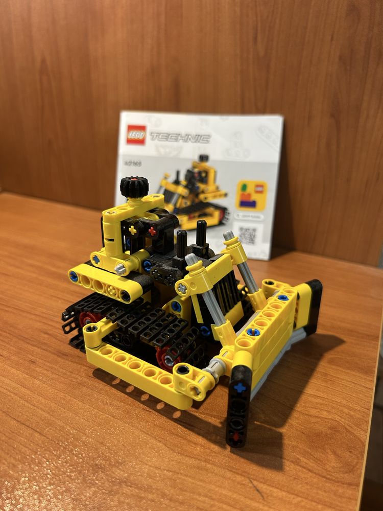 Lego Technic Heavy Duty Bulldozer - Лего булдозер