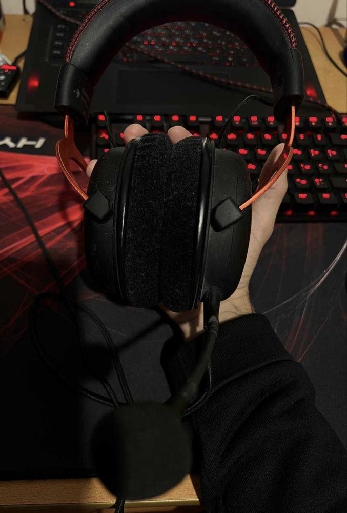 продаю игровой наушник HYPERX CLOUD 2