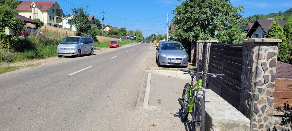 Teren intravilan Valea Ghinzii la drumul principal, la stradă.