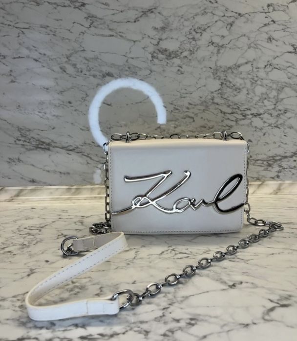 Модели дамски чанти на Karl и Guess