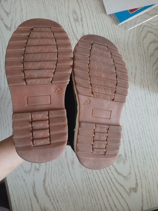 Продается детские ботинки