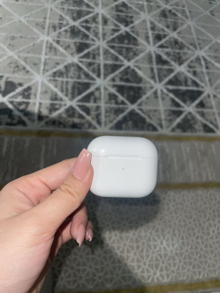 Apple AirPods 3. (оригинал), не использовались – идеальное состояние..