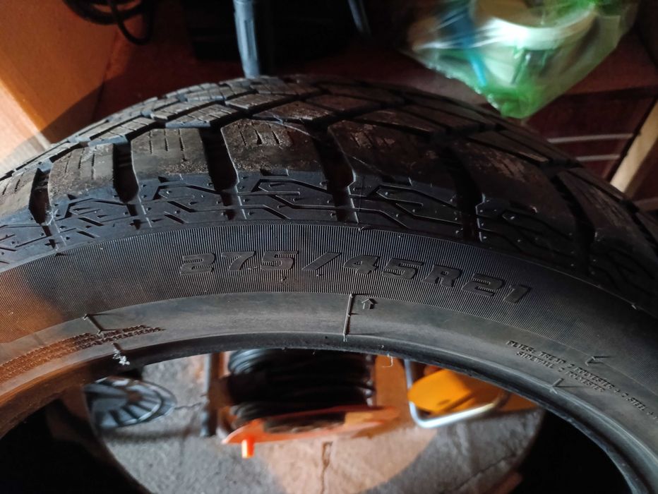Шины 275/45/21 продам