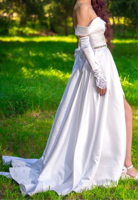 Rochie de mireasa superba , tafta regala