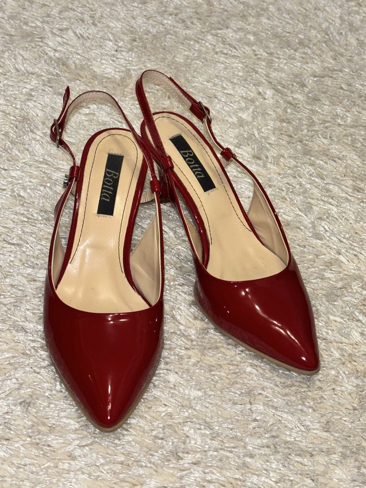 Pantofi / sandale rosii dama de piele lacuita 35