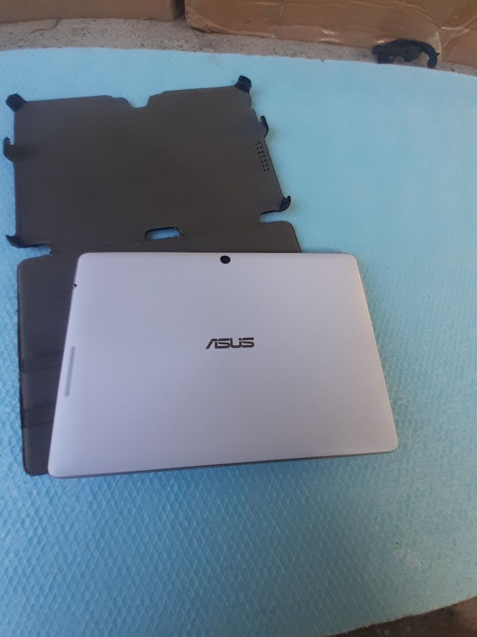 Tableta Asus Transformer TF300TG-1G095A cu procesor NVIDIA® Tegra® 3