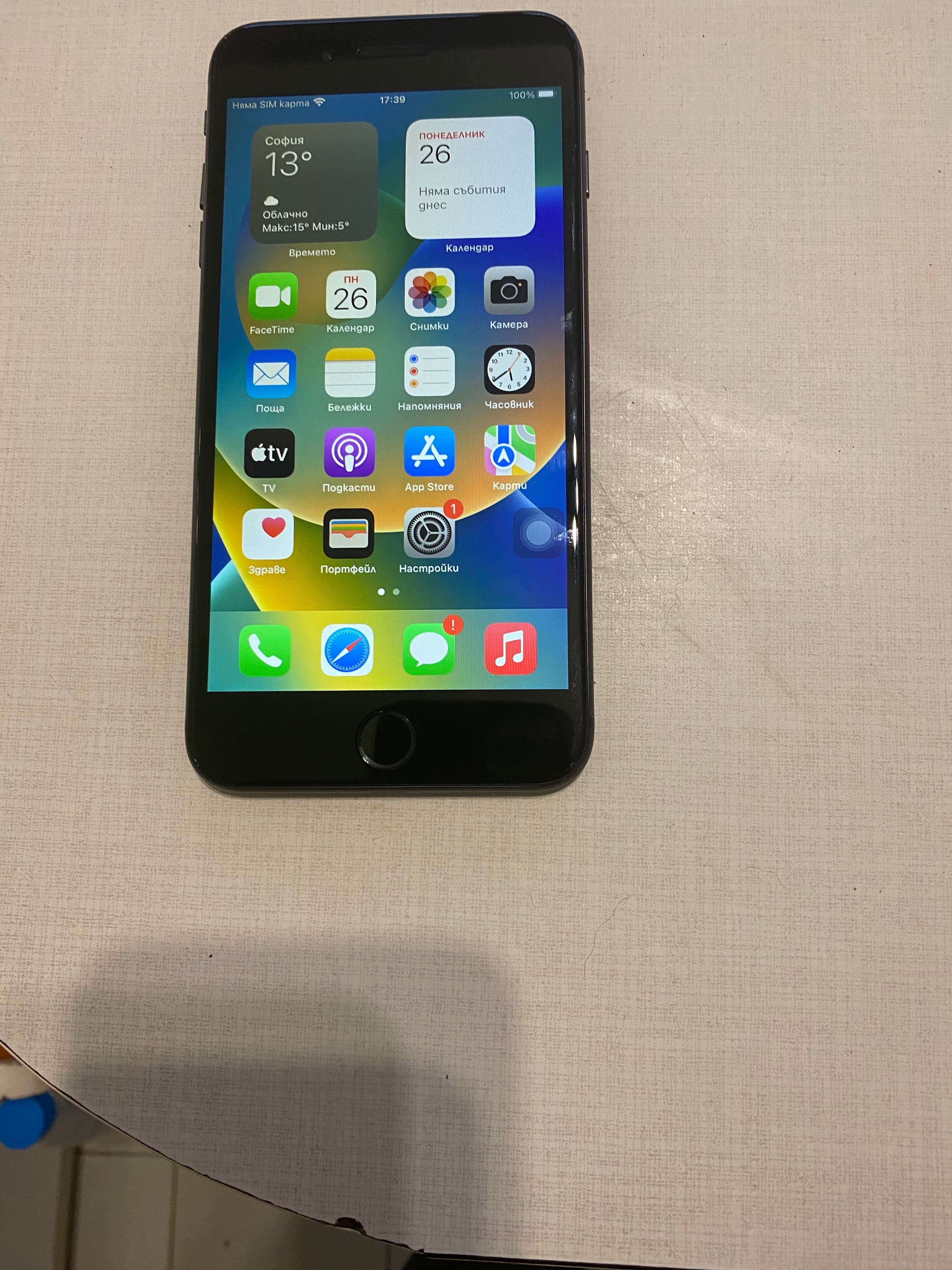 iPhone 8 Plus -64GB,зарядно,български език