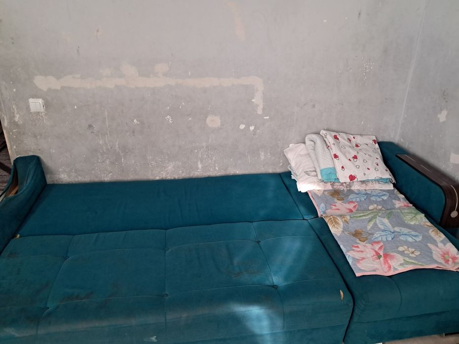 Диван старый на рекансрукцию