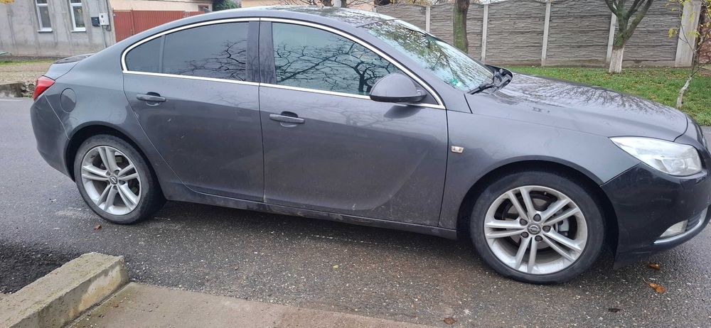 opel insignia 2009 131cp kil 275.500