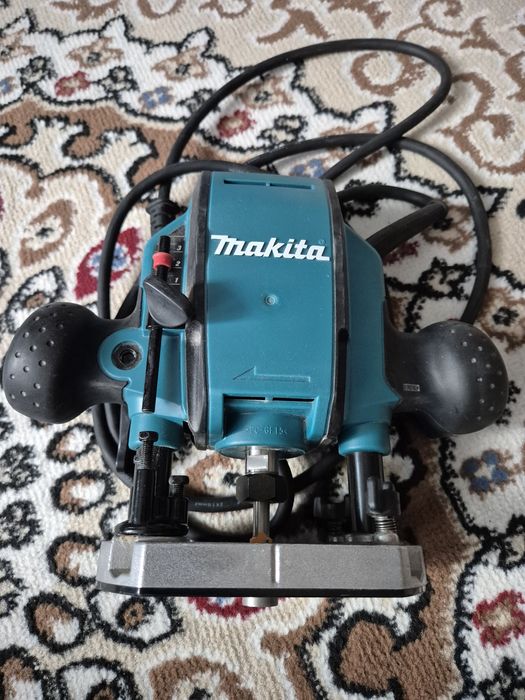 Фрезер макита RP0900