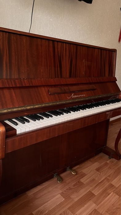 Пианино Ласточка