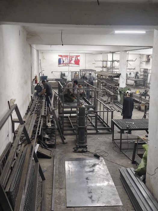 Бригада сварщиков 40 человек.