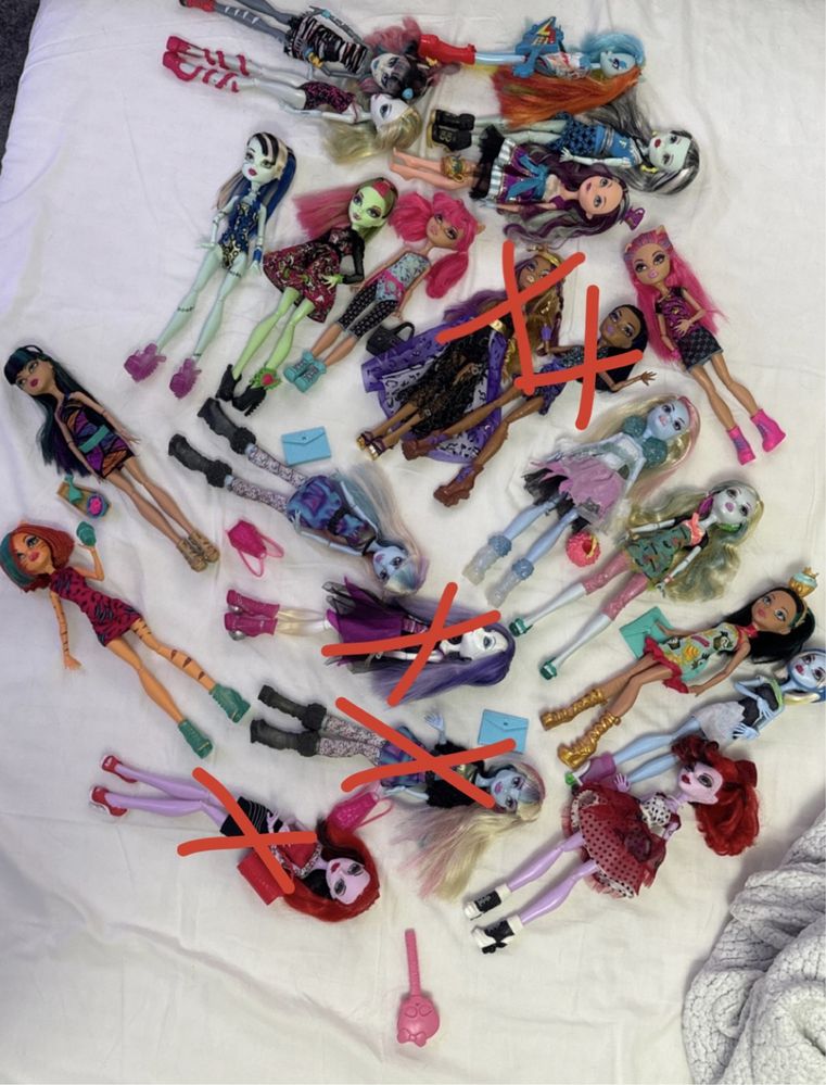 Papusi monster high preturi diferite