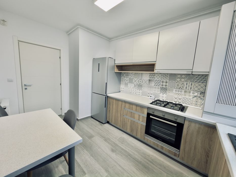 Apartament de inchiriat cu 3 camere in zona Tractorul,parcare si boxa