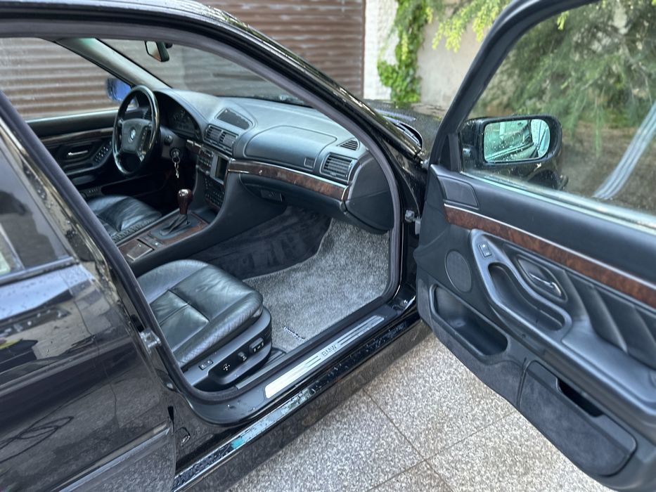Bmw 750 IL varianta long f rara, vehicul istoric din 01.2026
