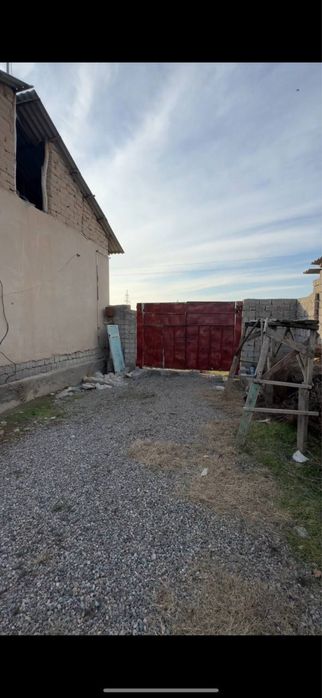 Янги узбекистон боғи Болта махалласида йер сотаман 5 сотихли уй янги м