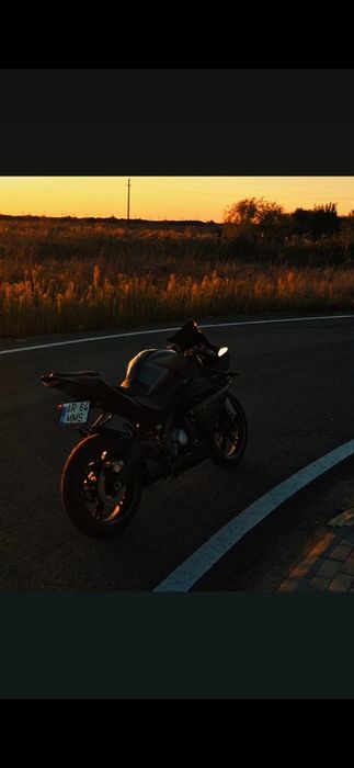 Yamaha yzf r125.