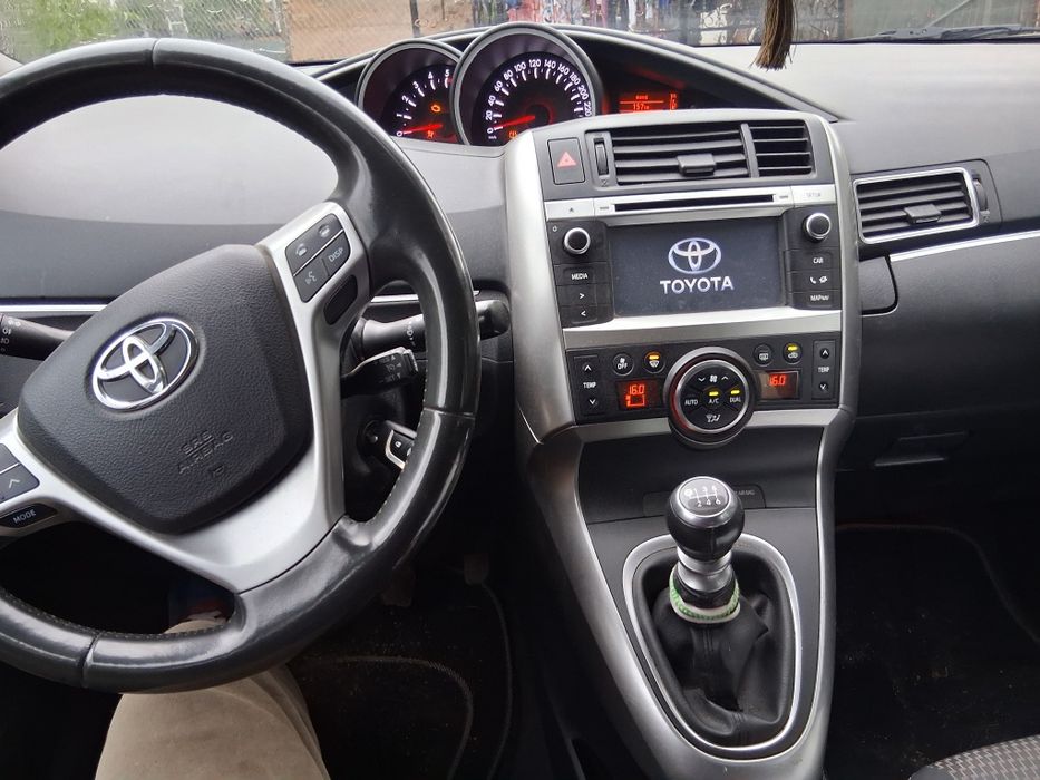 Vând Toyota verso