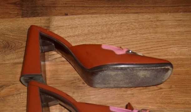 Екстравагантни обувки Prada