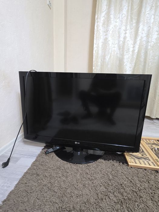 Телевизор от компании LG.

Модель: 42LH200