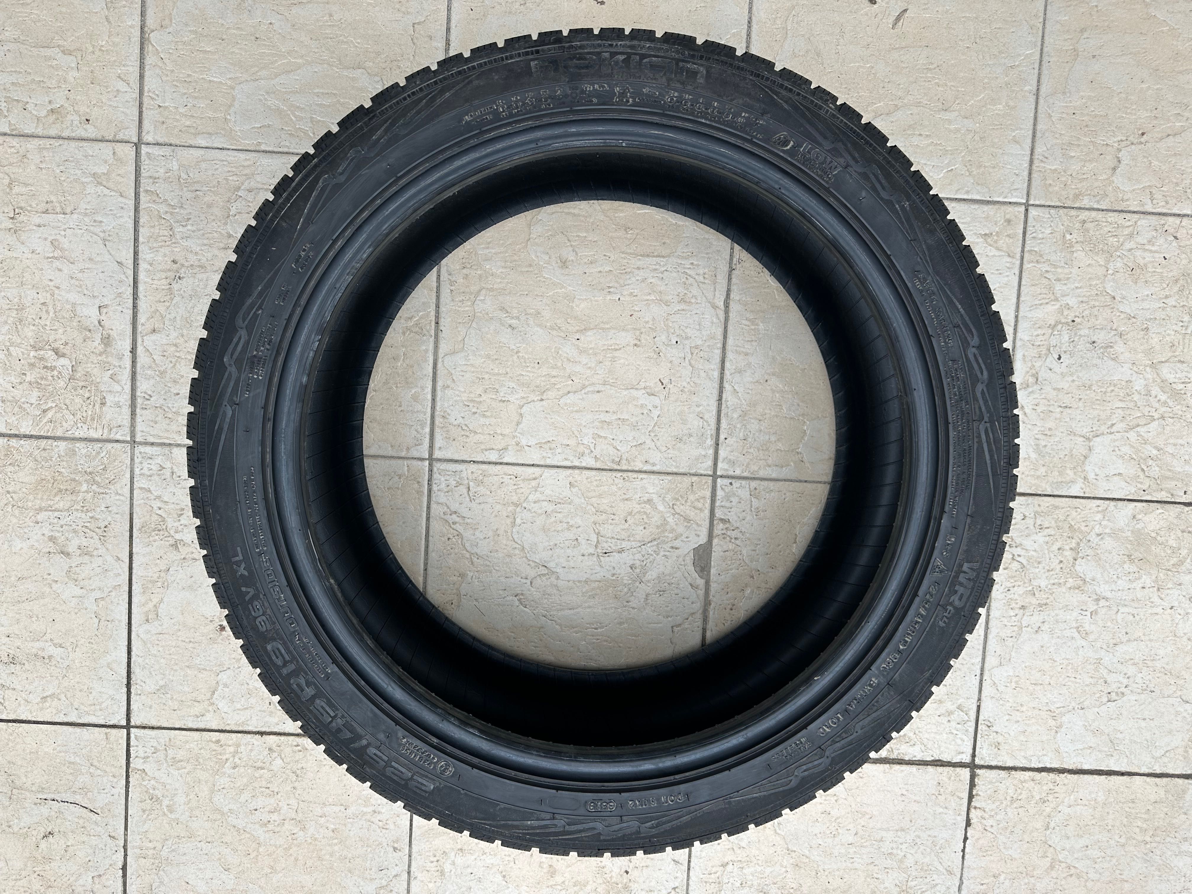 Гуми зимни гума 225/45/19” Nokian WR4