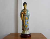 Statueta asiatica cu Email Cloisonné, ‘Maiden cu pergament’ | Veche
