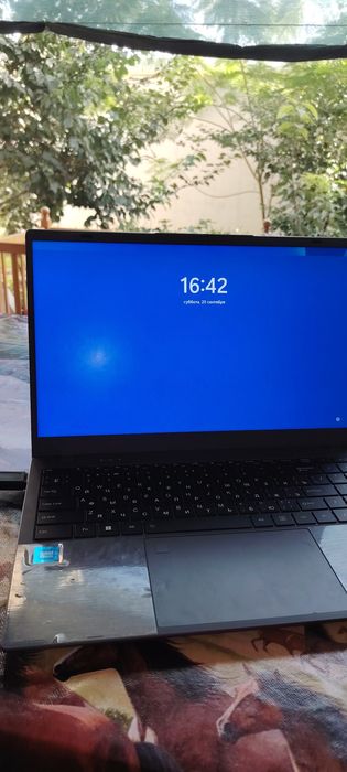 Ноутбук noutbuk sotiladi