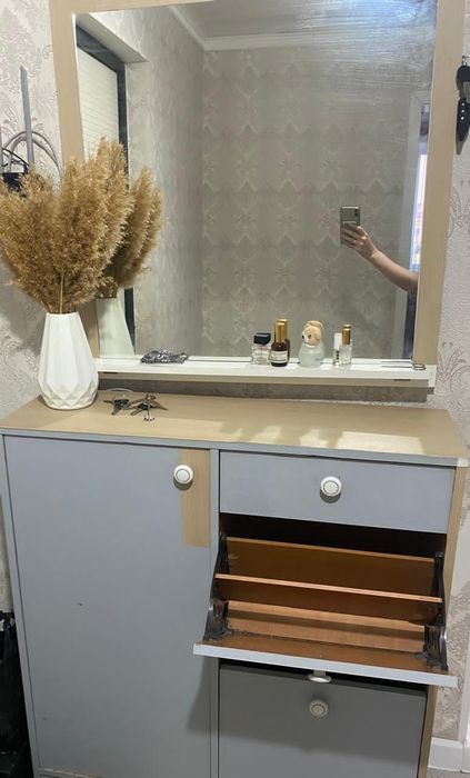 Продам обувницу и зеркало в хорошем состоянии,за символическую цену