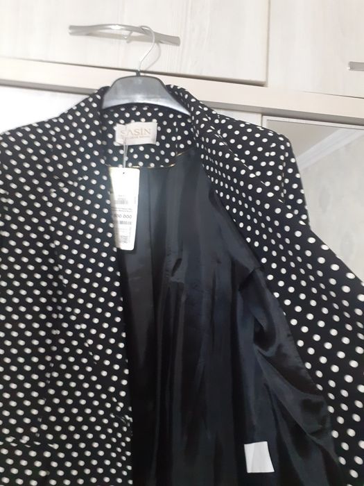 Пиджак в белый горошек, с биркой новая