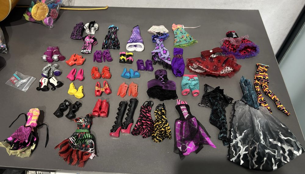 Продам для кукол аксессуары Монстер хай школа монстров