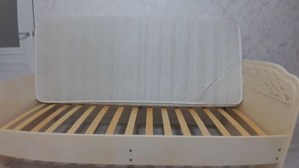 Продам кровать Александрия+матрас