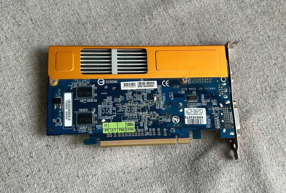 Placa video Gigabyte GeForce 7200 GS 256MB DDR2 PCI Express DVI VGA