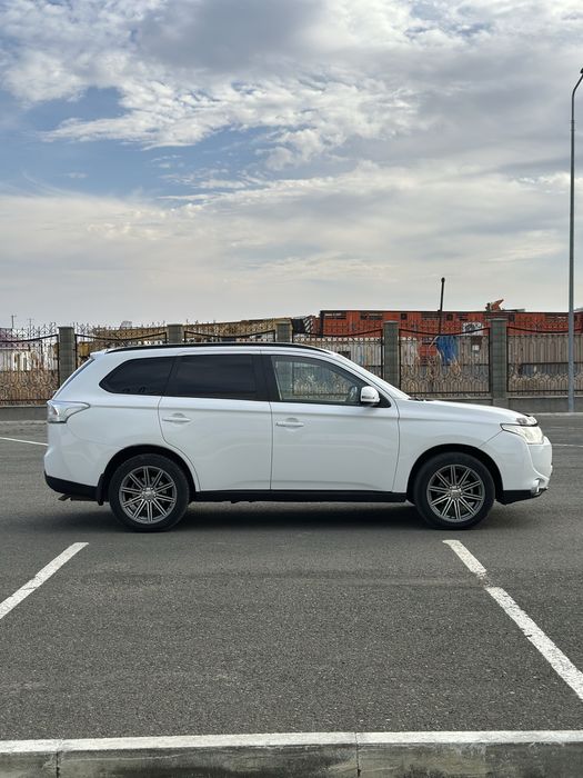 Комплект дисков R18  - смотрятся  шикарно + летняя резина  либо зиму