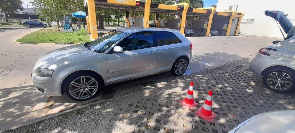 Лек автомобил Audi A3 2.0FSI