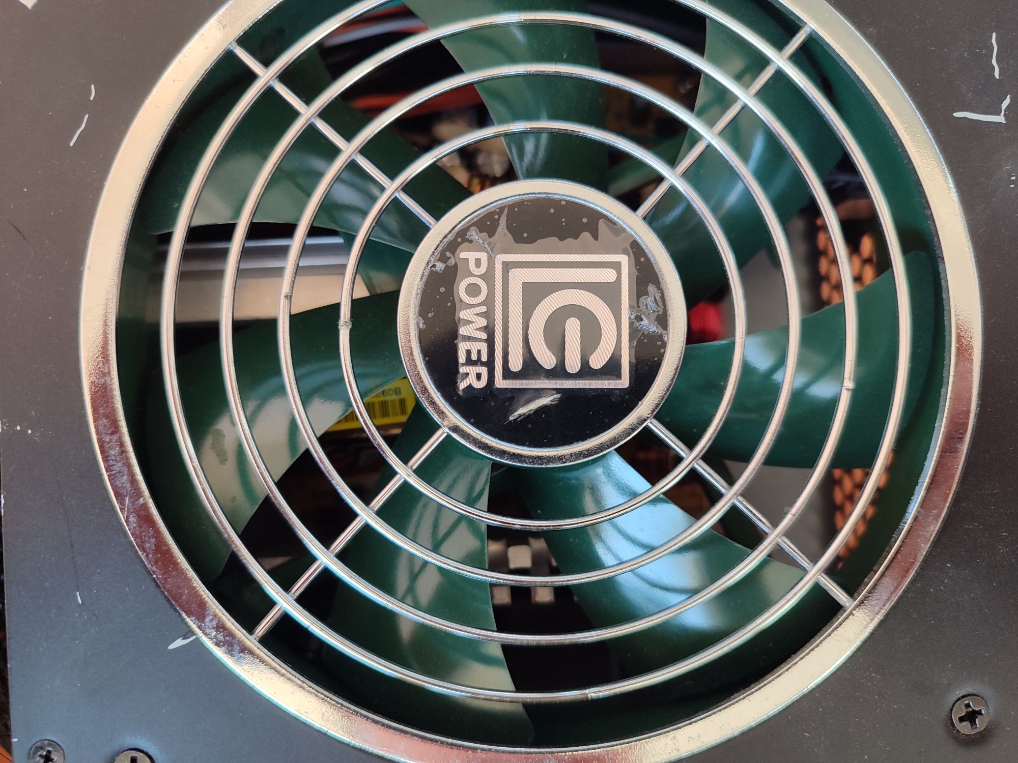 600W захранване за компютър (PSU)