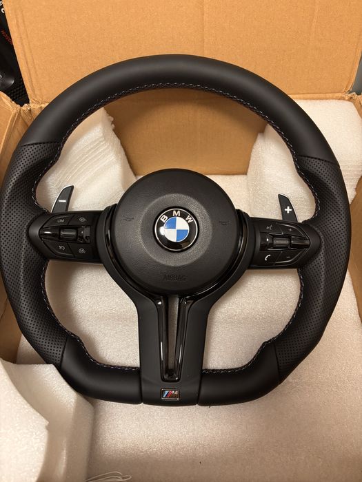 Volan BMW M tesit cu Padele