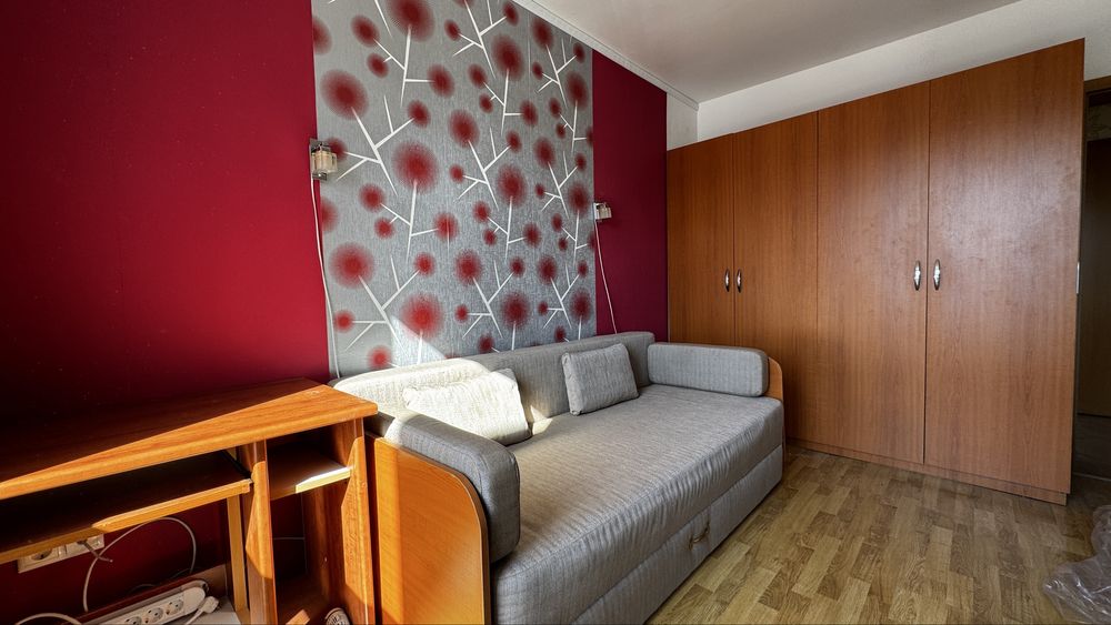 Dulap 4 usi cu zona de umerase si rafturi