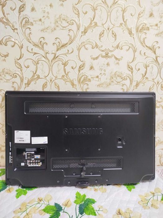 Телевизор Samsung 40" LCD — в хорошем состоянии