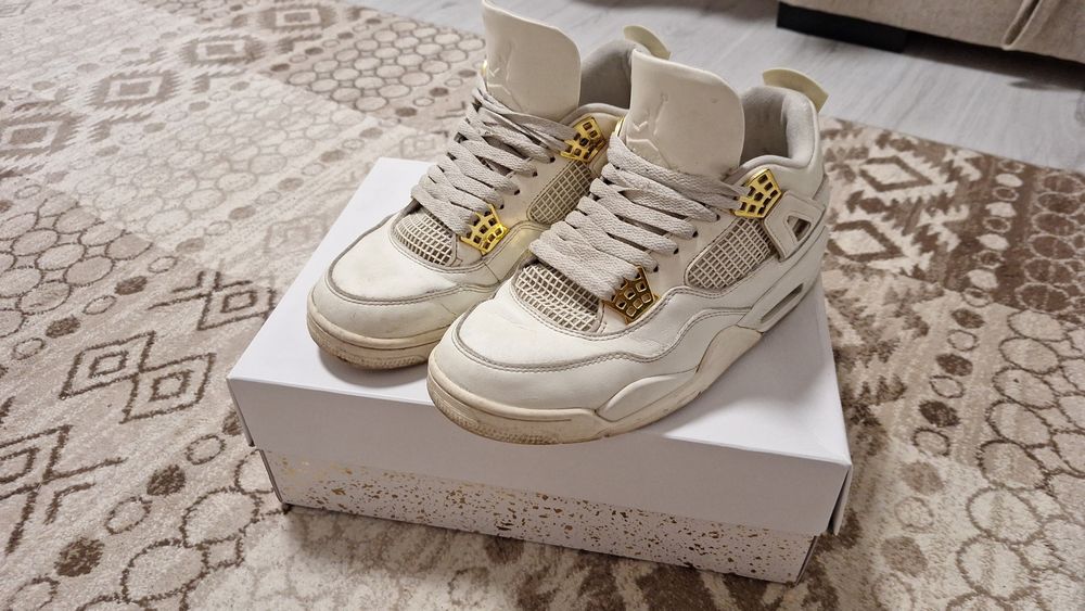 Jordan 4 metalic gold