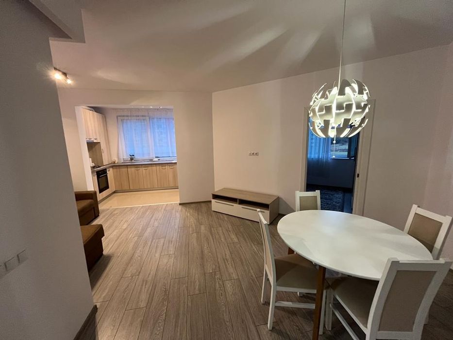 închiriez apartament